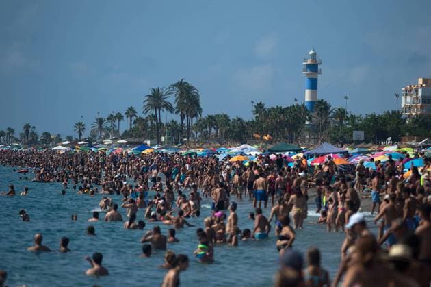 September 10, 2023, Malaga, Spain: Bathers are seen enjoying of a hot summer day as they watch the 2023 International Torre del Mar Airshow at the beach. Members of different aerobatic teams performed during the air show, which annually attracts thousands of people to Torre del Mar town. Malaga Spain - ZUMAs197 20230910_aab_s197_043 Copyright: xJesusxMeridax