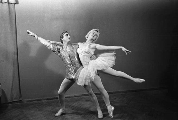 Ballet dancers Asaf Messerer and Irina Tikhomirnova 942721 06.04.1938 Asaf Messerer and Irina Tikhomirnova, ballet dancers and principal dancers at the State Academic Bolshoi Theater of the USSR, as Prince Siegfried and Odette at a rehearsal for Pyotr Tchaikovsky s ballet Swan Lake. Anatoliy Garanin Sputnik Moscow Russia  Copyright: xAnatoliyxGaraninx
