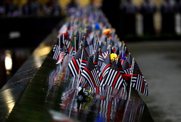 Bilder des Jahres 2023, News 09 September News Themen der Woche KW37 News Bilder des Tages American flags are seen on the South Tower Reflecting Pool during the 911 Commemoration Ceremony at the National September 11th Memorial and Museum in New York City on Monday, September 11, 2023.  NYP20230911525 PETERxFOLEY
