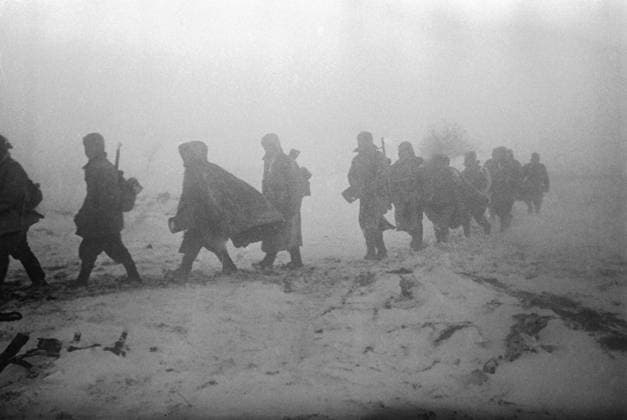 WWII SOLDIERS 2707 02.01.1944 Soldiers passing through a snow-covered field. Zelma Sputnik Ð?Ð ÐµÑÑÐºÐ°Ñ Ð¾Ð±Ð»Ð°ÑÑ?Ña Ukraine  Copyright: xZelmax