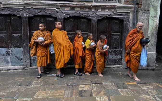 Bilder des Jahres 2023, News 09 September News Themen der Woche KW37 News Bilder des Tages September 12, 2023, Kathmandu, Bagmati, Nepal: Buddhist monks participate during the Pancha Dan festival in Kathmandu, Nepal, September 12, 2023. Pancha Dan, the festival of five summer gifts, is observed by the Buddhists by giving away five elements including wheat grains, rice grains, salt, money and fruit. Kathmandu Nepal - ZUMAs233 20230912_zap_s233_002 Copyright: xSunilxSharmax