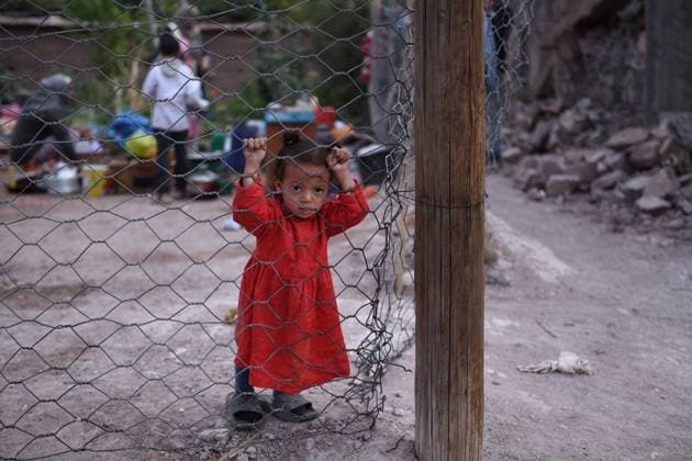Bilder des Jahres 2023, News 09 September News Themen der Woche KW37 News Bilder des Tages Earthquake Death Toll Near 3,000 - Morocco A girl in a village destroyed by the earthquake, September 12, 2023, in Oued Agoundiss, in the High Atlas region (Morocco). The earthquake of magnitude 6.8 on the Richter scale, which struck late last Friday, September 8, in the High Atlas area of Morocco, has so far left about thirty aftershocks exceeding magnitude 3, according to the Euro-Mediterranean Seismological Center (CSEM), which has detected less seismic activity in recent days. More than 2,900 people have died and 5,500 have been injured as a result of the earthquake, according to a new official death toll released today by the Moroccan Ministry of Interior. Photo by Fernando Sanchez Europa Press ABACAPRESS.COM Oued Agoundiss, High Atlas  Copyright: xEuropaxPress ABACAx 867443_010 EuropaxPress ABACAx 867443_010