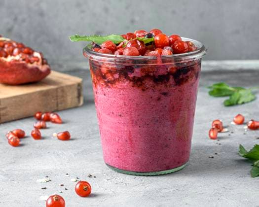 Glas mit leckerem Fruchtsmoothie *** Glass with delicious fruchtsmoothie Copyright: imageBROKER OleksandrxLatkun ibxole09587122.jpg