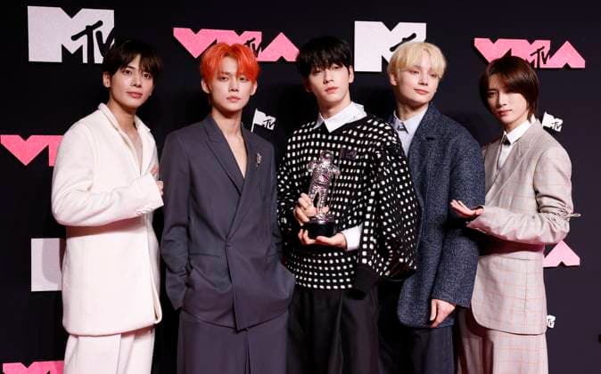 Tomorrow X Together pose with a Moonman trophy at the 2023 MTV Video Music Awards VMA s at the Prudential Center in Newark, New Jersey, on Tuesday, September 12, 2023.  NYP20230912154 JOHNxANGELILLO