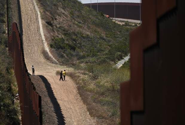 September 12, 2023, Tijuana, Baja California, Mexico: Around a hundred people are stuck between the two US-Mexico border fences dividing Tijuana and San Diego on Tuesday, September 12, 2023, as viewed from Tijuana, Mexico. Tijuana Mexico - ZUMAm180 20230912_zip_m180_002 Copyright: xCarlosxA.xMorenox