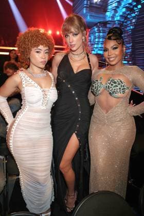 NEWARK, NJ - SEPTEMBER 12: Ice Spice, Taylor Swift and Ashanti at the 2023 MTV Video Music Awards at Prudential Center on September 12, 2023 in Newark, New Jersey. Copyright: xWalikxGoshornx