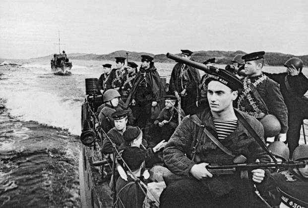 MARINES CUTTERS SEA 1276 18.09.1942 Marines going to the enemy s coast on cutters. Haldei Sputnik Russia  Copyright: xHaldeix