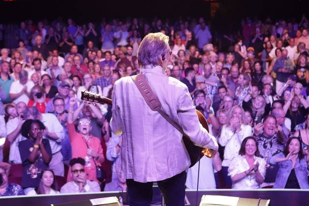 Bilder des Jahres 2023, Entertainment 09 September Entertainment Themen der Woche KW37 Celebrating a career that has seen him perform his ever-growing catalog of smash hit songs across the globe for nearly six decades, legendary music superstar Kenny Loggins played his final show in New York City at the Beacon Theatre tonight as part of his final concert tour titled This Is It. The all-new show included smash hits and deep cuts covering the iconic singer-songwriter?s entire career. Since he first burst on the music scene as half of the hit duo Loggins & Messina and throughout his spectacularly successful solo career, during which time he racked up a consistent succession of gold and platinum-selling albums and singles, Loggins has become a pop culture icon. The two-time Grammy winner has earned the nickname of The Copyright: xDavexAlloccax xStarPixx 53037804 EDITORIAL USE ONLY. NOT FOR USE BY NEWSPAPERS BASED IN THE UK.
