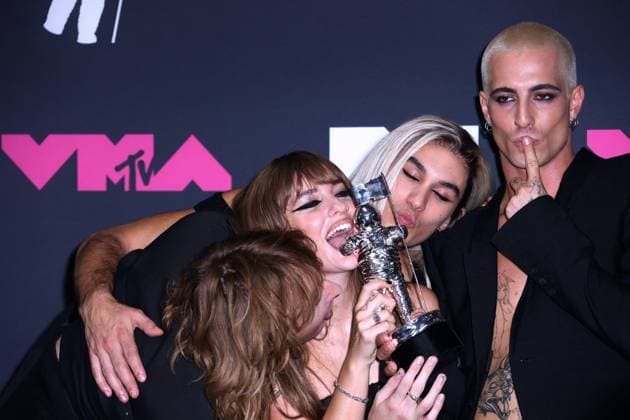 MTV Video Music Awards 2023 - Press Room - NJ attends the Press Room with the award at The 2023 MTV VMA at the Prudential Center in Newark, NJ on September 12, 2023. Photo by Charles Guerin ABACAPRESS.COM Newark NJ  Copyright: xGuerinxCharles ABACAx 867514_008 GuerinxCharles ABACAx 867514_008