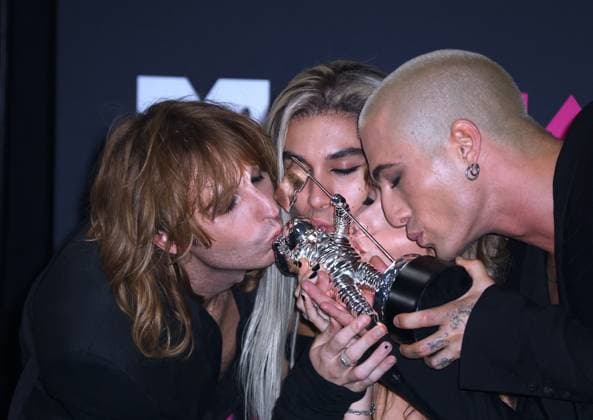 MTV Video Music Awards 2023 - Press Room - NJ Ethan Torchio, Thomas Raggi, Victoria De Angelis and Damiano David of Maneskin attend the Press Room with the award at The 2023 MTV VMA at the Prudential Center in Newark, NJ on September 12, 2023. Photo by Charles Guerin ABACAPRESS.COM Newark NJ unknown  Copyright: xGuerinxCharles ABACAx 867514_010 GuerinxCharles ABACAx 867514_010