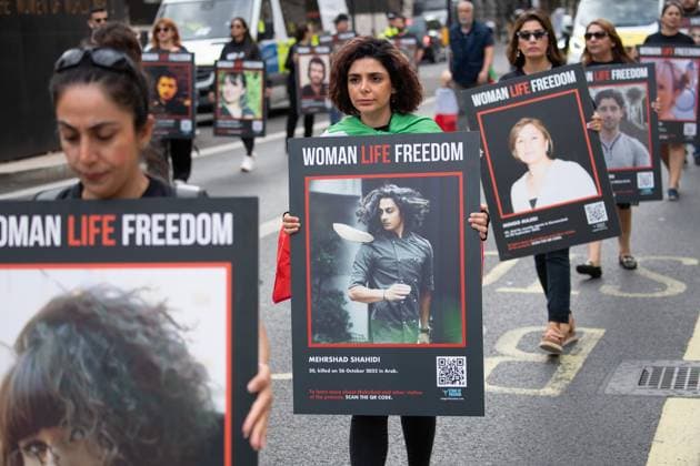 Bilder des Jahres 2023, News 09 September News Themen der Woche KW37 News Bilder des Tages Woman Life Freedom March - Wednesday 13 September 2023 - Whitehall, London Protestors from the Woman Life Freedom Movement march through Whitehall to support the women of Iran who are rebelling against the country s regime and morality Police - Whitehall in London, England, UK on Wednesday 13 September, 2023., Credit:Justin Ng Avalon UK, England, London, Whitehall  Copyright: xJustinxNgx xAvalonx 0804988104