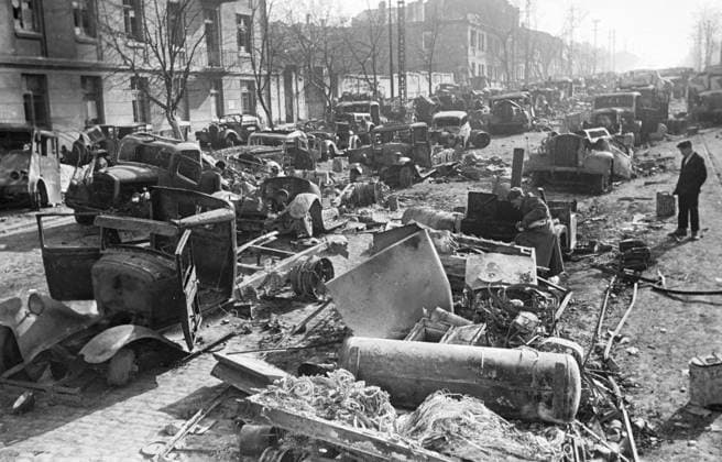 ODESSA LIBERATION 57115 10.04.1944 The streets of Odessa in the days after the liberation. Zelma Sputnik Odessa Ukraine  Copyright: xZelmax