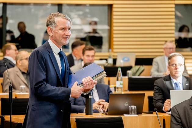 News Themen der Woche KW37 News Bilder des Tages 117. PLENARSITZUNG IM THÜRINGER LANDTAG 14 09 2023 - Erfurt: Die 117. Plenarsitzung des Thüringer Landtags am 14. September 2023. Björn Höcke (AfD) auf dem Weg ins Plenum. _________________ *** 117 PLENARY SESSION IN THE THURINGIAN STATE PARLIAMENT 14 09 2023 Erfurt The 117 plenary session of the Thuringian State Parliament on 14 September 2023 Björn Höcke AfD on the way to the plenary session