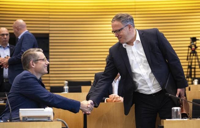 Bilder des Jahres 2023, News 09 September News Themen der Woche KW37 News Bilder des Tages THUERINGER LANDTAG 117. PLENARSITZUNG *** NUR FÜR REDAKTIONELLE ZWECKE *** EDITORIAL USE ONLY ***<p>14 09 2023-Erfurt: Thüringer Landtag 7. Wahlperiode 117. Plenarsitzung im Foto: Mario Voigt (CDU-Fraktionsvorsitzender), rechts, und Robert-Martin Montag (FDP), links ( Deutschland Thueringen Erfurt Copyright: SaschaxFromm *** THUERINGER LANDTAG 117 PLENARY SESSION FOR EDITORIAL PURPOSES ONLY EDITORIAL USE ONLY p 14 09 2023 Erfurt Thuringian State Parliament 7 Election Period 117 Plenary Session in Photo Mario Voigt CDU Parliamentary Group Leader , right, and Robert Martin Montag FDP , left Germany Thueringen Erfurt Copyright SaschaxFromm Copyright: SaschaxFromm doc7ryfunlovld128u8d4sb ,EDITORIAL USE ONLY