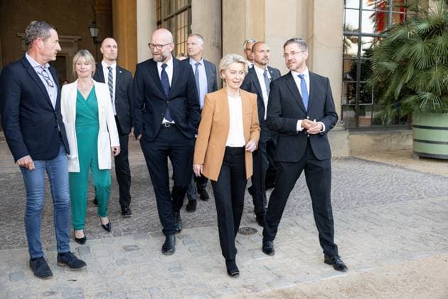 Ursula von der Leyen (mitte, Präsidentin der Europäischen Kommission, Politikerin), M100 Sanssouci Colloquium - Verleihung des M100 Media Award am 14. September 2023, 14.9.2023, Orangerie Sanssouci, Park Sanssouci, Potsdam, Brandenburg, Deutschland