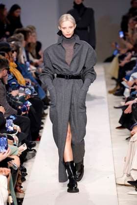 MAX MARA Ready to wear Fall winter 2023 24 Milan 23 February 2023 MAX MARA Ready to wear Fall winter 2023 24 Milan, Credit:Zeppelin Photo Avalon  Copyright: xZeppelinxPhotox xAvalonx 0758118776