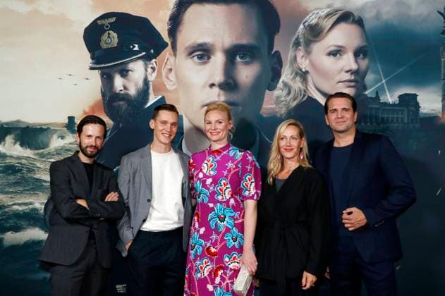 Bilder des Jahres 2023, Entertainment 09 September Entertainment Themen der Woche KW37 Entertainment Bilder des Tages Franz Dinda, Rick Okon, Rosalie Thomass, Anna Schudt und Pierre Kiwitt bei der Premiere der 4. Staffel der Sky Serie Das Boot im UCI Luxe Mercedes Platz. Berlin, 14.09.2023 *** Franz Dinda, Rick Okon, Rosalie Thomass, Anna Schudt and Pierre Kiwitt at the premiere of the 4 season of the Sky series Das Boot at UCI Luxe Mercedes Platz Berlin, 14 09 2023 Foto:xA.xBuggex xFuturexImagex boot_3907