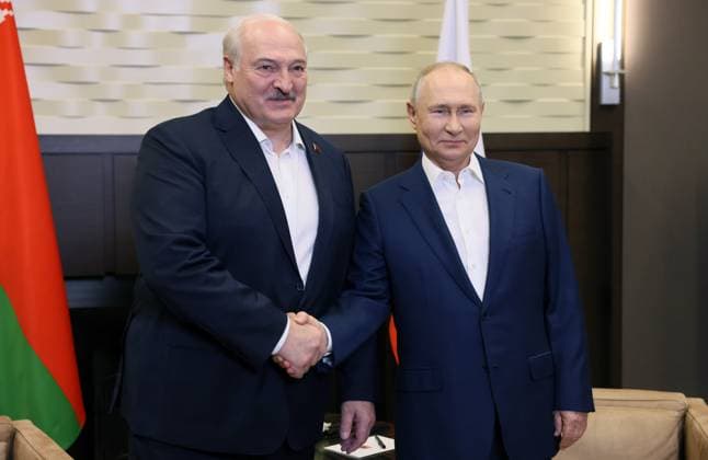 News Themen der Woche KW37 News Bilder des Tages Russia Putin 8517602 15.09.2023 Russia s President Vladimir Putin and Belarus President Alexander Lukashenko shake hands during a meeting, in Sochi, Russia. Mikhail Metzel POOL Sochi Krasnodar region Russia  Copyright: xMikhailxMetzelx