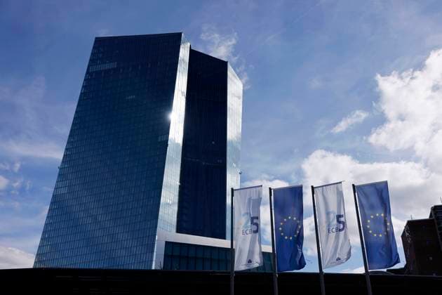 Das Gebäude der EZB nach der Pressekonferenz der Europäischen Zentralbank mit EZB-Präsidentin Christine Lagarde in der EZB in Frankfurt. Erneut hat die EZB den Leitzins auf nun 4,5 Prozent angehoben, um die Inflation einzudämmen. (Themenbild, Symbolbild) Frankfurt, 14.09.2023 Hessen Deutschland *** The ECB building after the press conference of the European Central Bank with ECB President Christine Lagarde at the ECB in Frankfurt Once again, the ECB has raised the key interest rate to now 4.5 percent to curb inflation Topic image, symbol image Frankfurt, 14 09 2023 Hesse Germany Copyright: xChristophxHardtx