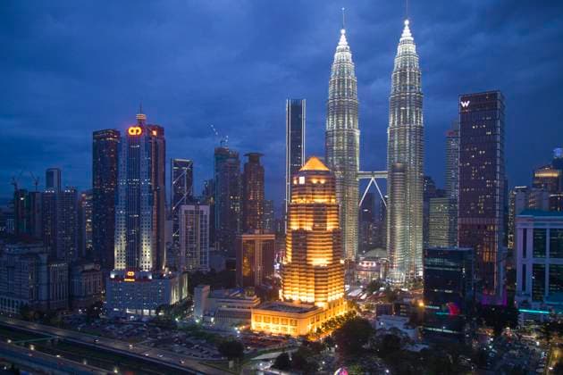 Malaysia Malaysia, Kuala Lumpur, Public Bank, Petronas Towers, skyline,, Credit:Tibor Bognar Avalon  Copyright: xTiborxBognarx xAvalonx 0763852524