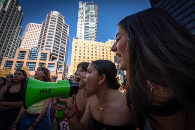 September 15, 2023, VANCOUVER, BC, CANADA: People chant into a megaphone during the Global Climate Strike protest in Vancouver on Friday, September 15, 2023. VANCOUVER CANADA  - ZUMAc35_ 20230915_zaf_c35_114 Copyright: xEthanxCairnsx