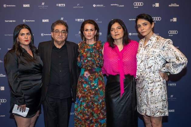 Award - Deutscher Schauspielpreis 2023 Mohammad Ali Behboudi, Mariam Claren, Shole Pakravan, Melika Foroutan, Pegah Ferydoni, Jasmin Tabatabai bei der Verleihung Deutscher Schauspielpreis 2023 im Spindler und Klatt am 15.09.2023 in Berlin. Copyright: xEventpressxKochanx