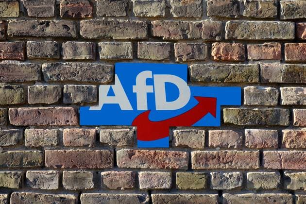 AfD-Logo hinter einer durchbrochenen Brandmauer AfD-Logo hinter einer durchbrochenen Brandmauer, 16.09.2023, Borkwalde, Brandenburg, Hinter einer durchbrochenen Brandmauer befindet sich ein Logo der AfD. *** AfD logo behind a pierced fire wall AfD logo behind a pierced fire wall, 16 09 2023, Borkwalde, Brandenburg, Behind a pierced fire wall there is a logo of AfD