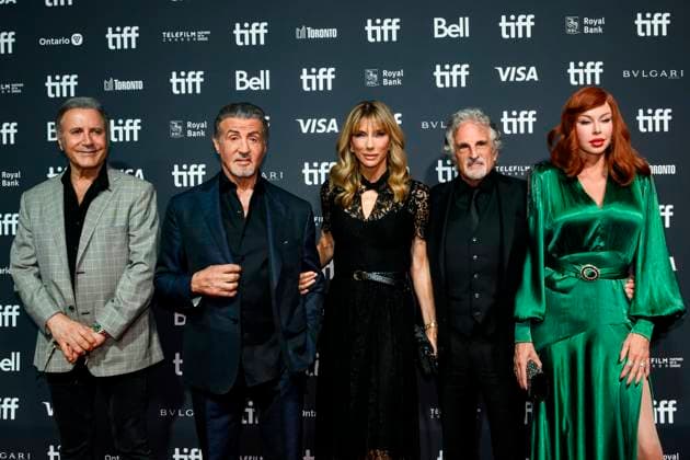 Bilder des Jahres 2023, Entertainment 09 September Entertainment Themen der Woche KW37 Entertainment Bilder des Tages Toronto International Film Festival TIFF, Sly Screening September 16, 2023, Toronto, ON, Canada: Frank Stallone, from left to right, Sylvester Stallone, Jennifer Flavin Stallone, John Herzfeld and Rebekah Chaney are photographed on the red carpet for the film öÄuSLYöÄÃ¹ during the Toronto International Film Festival, in Toronto, Saturday, Sept. 16, 2023. Toronto Canada  - ZUMAc35_ 20230916_zaf_c35_167 Copyright: xChristopherxKatsarovx