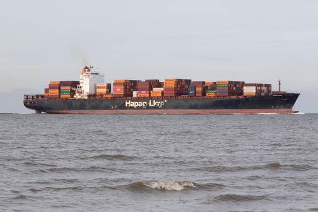  Das Containerschiff Missouri Express der Reederei Hapag-Lloyd bei der Einfahrt in die Elbe in Cuxhaven, Nordseeküste, Niedersachsen, Deutschland, Europa *** the Container ship Missouri Express the Shipping company Hapag Lloyd at the Entrance in the Elbe in Cuxhaven, North Sea coast, Lower Saxony, Germany, Europe Copyright: imageBROKER/ChristopherxTamcke ibltam09632468.jpg