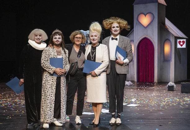 Bilder des Jahres 2023, Entertainment 09 September Entertainment Themen der Woche KW37 RECORD DATE NOT STATED 5 Theaterpreise in Oberhausen *** NUR FÜR REDAKTIONELLE ZWECKE *** EDITORIAL USE ONLY ***<p>v.l. Nagihan Erdas, Oliver Mebes Sparkasse, Susanne Burkhard, Daniel Rothaug, Franziska Isensee, Anke Fonferek, Tim Weckenbrock, Elke Lepges und Manfred Flore. Vergabe der 5 Theaterpreise im Theater Oberhausen (Großes Haus) am Sonntag, 17. September 2023 in Oberhausen.¨ Deutschland NRW Oberhausen Copyright: ChristophxWojtyczka *** 5 Theater Awards in Oberhausen FOR EDITORIAL PURPOSES ONLY EDITORIAL USE ONLY p v l Nagihan Erdas, Oliver Mebes Sparkasse, Susanne Burkhard, Daniel Rothaug, Franziska Isensee, Anke Fonferek, Tim Weckenbrock, Elke Lepges and Manfred Flore Presentation of the 5 Theater Awards at Theater Oberhausen Großes Haus on Sunday, S Copyright: ChristophxWojtyczka doc7s03tg08lty132646d5q ,EDITORIAL USE ONLY