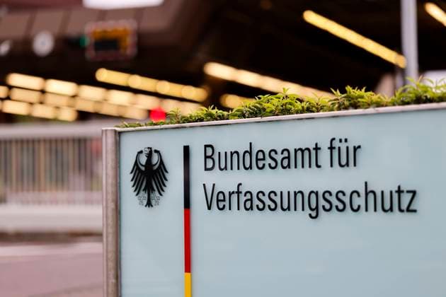 Das Bundesamt für Verfassungsschutz (BfV) in Chorweiler. Zwischen Verfassungsschutz-Chef Thomas Haldenwang und der Partei AfD schwelt eine Art Dauerfehde. Immer wieder erklärt der Präsident des Bundesamts für Verfassungsschutz die Partei zur Gefahr für die Demokratie. (Themenbild, Symbolbild) Köln, 13.09.2023 NRW Deutschland *** The Federal Office for the Protection of the Constitution BfV in Chorweiler Between the head of the Office for the Protection of the Constitution Thomas Haldenwang and the party AfD smolders a kind of permanent feud Again and again, the president of the Federal Office for the Protection of the Constitution declares the party a danger to democracy Topic image, symbol image Cologne, 13 09 2023 NRW Germany Copyright: xChristophxHardtx