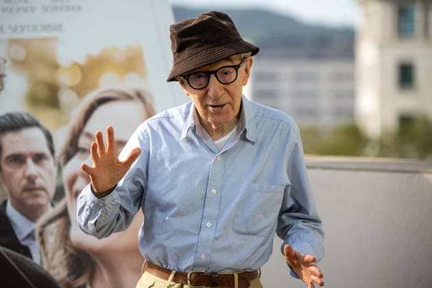 Entertainment Themen der Woche KW38 Entertainment Bilder des Tages Woody Allen At A Matter Of Luck Photocall - Barcelona Film director Woody Allen poses at the photocall of the film A Matter of Luck , at the ME Barcelona hotel, September 18, 2023, in Barcelona, Catalonia (Spain). The American filmmaker Woody Allen arrived yesterday, Sunday, September 17, in Barcelona to participate in the premiere of his new film, Stroke of Luck , the 50th of his filmography and in which he explores the role of chance and luck in people s lives. The film is the story of Fanny (Lou de LaÃ¢ge) and Jean (Melvil Poupaud), who seem like an ideal marriage, until Fanny accidentally runs into Alain (Niels Schneider), an old high school classmate, whom she soon sees again and becomes increasingly intimate with. In addition, durin  Copyright: xEuropaxPress ABACAx 868115_001 EuropaxPress ABACAx 868115_001