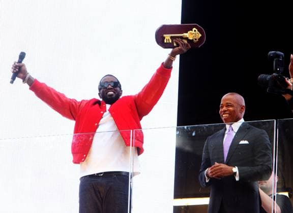 Mayor Eric Adams presents Sean Diddy Combs with The Key to the City at TSX Stage in New York City. Featuring: Mayor Eric Adams presents Sean Diddy Combs Where: New York, United States When: 15 Sep 2023 Credit: Roger Wong INSTARimages Copyright: xRogerxWongx 53054004 EDITORIAL USE ONLY. NOT FOR USE BY NEWSPAPERS BASED IN THE UK.