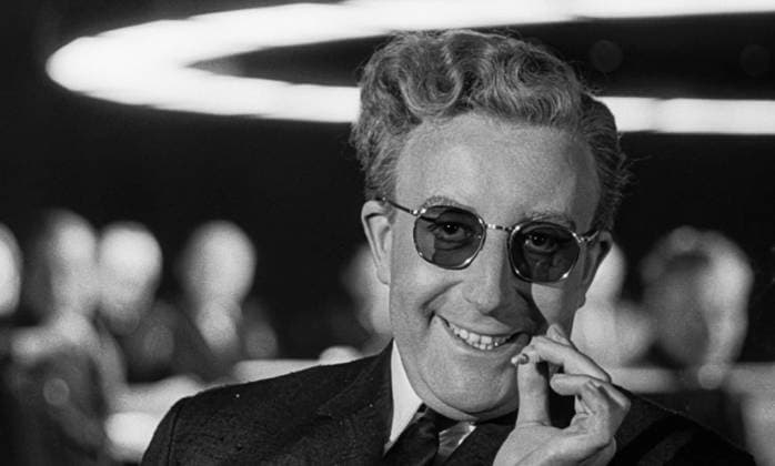 Archivbilder der Woche KW38 Peter Sellers USA. Peter Sellers in a scene from the (C)Columbia Pictures movie : Dr. Strangelove or: How I Learned to Stop Worrying and Love the Bomb (1964). Plot: An insane American general orders a bombing attack on the Soviet Union, triggering a path to nuclear holocaust that a war room full of politicians and generals frantically tries to stop. LMK110-J10203-150923 