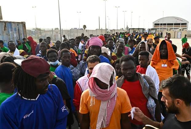 News Themen der Woche KW38 News Bilder des Tages Porta Empedocle hotspot, transfers of migrants to other centers in Italy continue, Porto Empedocle, Italy first reception centre, most of the migrants present in the structure were transferred by bus to other centers in Italy, Porto Empedocle, 19 Sept 2023, Credit:Flavio Lo Scalzo Avalon Italy, Porto Empedocle  Copyright: xFlavioxLoxScalzox xAvalonx 0806380019