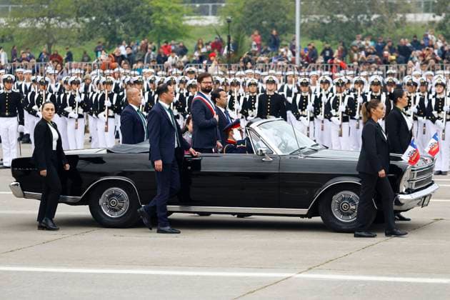 News Themen der Woche KW38 News Bilder des Tages Santiago, 19 de septiembre de 2023. El presidente Gabirel Boric encabeza la Parada militar 2023 en la elipse del Parque O™higgins. Marcelo Hernandez Aton Chile, Santiago Chile Aton_747108 *** Santiago, September 19, 2023 President Gabirel Boric leads the Military Parade 2023 in the ellipse of Parque O™higgins Marcelo Hernandez Aton Chile, Santiago Chile Aton 747108  Copyright: MARCELOxHERNANDEZ ATONxCHILE