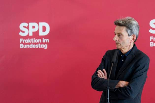 News Themen der Woche KW38 News Bilder des Tages Pressestatement, SPD-Bundestagsfraktion, Rolf Mützenich Fraktionssitzung SPD-Bundestagsfraktion, Pressestatement, Vorsitzender SPD-Bundestagsfraktion, Rolf Mützenich Berlin Berlin GER *** Press Statement, SPD Parliamentary Group, Rolf Mützenich Parliamentary Group Meeting SPD Parliamentary Group, Press Statement, Chairman SPD Parliamentary Group, Rolf Mützenich Berlin Berlin GER