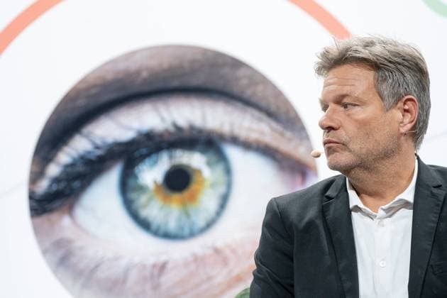 News Bilder des Tages Klimakonferenz von DER SPIEGEL und der Boston Consulting Group (BCG) - Titel der Konferenz lautet Wohnen, Mobilität, Industrie: Wie die grüne Transformation gelingen kann - Auflage: bitte bei Veröffentlichungen exakt dies Bezeichnungen angeben -Robert Habeck, Stellvertreter des Bundeskanzlers sowie Bundesminister für Wirtschaft und Klimaschutz;Klimakonferenz von DER SPIEGEL und der Boston Consulting Group (BCG) - Titel der Konferenz lautet Wohnen, Mobilität, Industrie: Wie die grüne Transformation gelingen kann - Auflage: bitte bei Veröffentlichungen exakt dies Bezeichnungen angeben -Robert, *** Climate Conference by DER SPIEGEL and the Boston Consulting Group BCG Title of the conference is Housing, Mobility, Industry How the gre