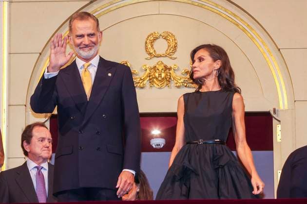 Entertainment Themen der Woche KW38 Entertainment Bilder des Tages Spain s King Felipe VI (L) and Queen Letizia (R) chair the season opening of the Royal Theater in Madrid, Spain, 19 September 2023. The premiere of Medea by Italian composer Luigi Cherubini (1760-1842) will be the opening play of the 2023-2024 season. Season opening of the Royal Theater in Madrid !ACHTUNG: NUR REDAKTIONELLE NUTZUNG!  Copyright: xKikoxHuescax(es-ES)x GRAF3797 20230919-55011922674_1