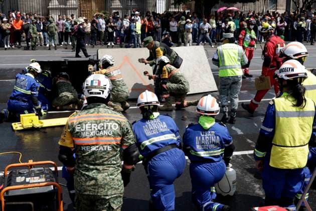 September 19, 2023, Mexico City, Mexico: On National Civil Protection Day; Rescue teams from the Armed Forces, Mexican Army, USAR and public security participate in the Second National Drill in an earthquake scenario with fires and collapsed structures in the Zocalo in Mexico City. on September 19, 2023 in Mexico City, Mexico Mexico City Mexico - ZUMAe321 20230919_zia_e321_041 Copyright: xLuisxBarronx