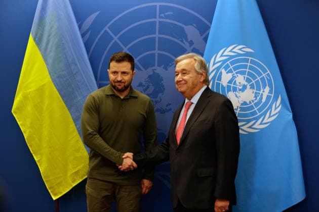 News Themen der Woche KW38 News Bilder des Tages September 19, 2023, New York, New York, USA: Secretary-General AntoÂ³nio Guterres (r) greets H.E. Mr. Volodymyr Zelenskyy, President, UKRAINE New York USA - ZUMAs237 20230919_aap_s237_031 Copyright: xMarkxJ.xSullivanx