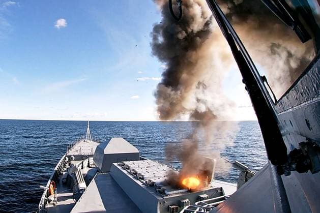 News Themen der Woche KW38 RUSSIA, KALININGRAD REGION - SEPTEMBER 19, 2023: The Stoikiy corvette of the Russian Baltic Sea Fleet takes part in a missile-firing exercise at surface and air targets from the Redut shipborne surface-to-air missile system in the Baltic Sea. Video grab. Best quality available. Russian Defence Ministry TASS  62386116
