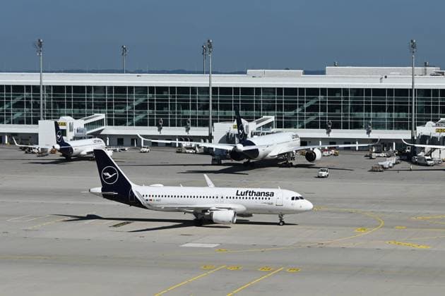München - Flughafen, Lufthansa Airbus A320-200 Landshut bei Terminal 2 *** Munich Airport, Lufthansa Airbus A320 200 Landshut at Terminal 2