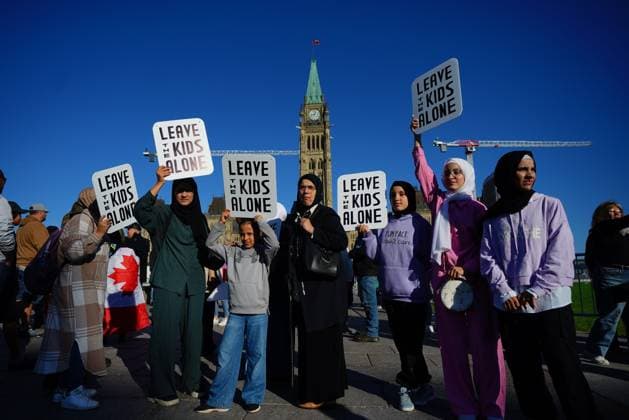 September 20, 2023, Ottawa, ON, CANADA: People hold signs during a demonstration on Parliament Hill in Ottawa on Wednesday, Sept. 20, 2023. Protests and counter-protests for and against Canada s trans and LGBTQ community are being planned across Canada on Wednesday. Ottawa CANADA  - ZUMAc35_ 20230920_zaf_c35_006 Copyright: xSeanxKilpatrickx