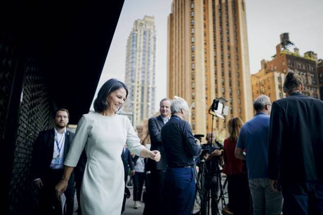 Bilder des Jahres 2023, News 09 September News Themen der Woche KW38 News Bilder des Tages Annalena Baerbock (Buendnis 90 Die Gruenen), Bundesaussenministerin, aufgenommen am Rande der EU-Generalversammlung in New York auf dem Weg zu einem Pressestatement. New York City, 20.09.2023. New York City United States *** Annalena Baerbock Buendnis 90 Die Gruenen , German Foreign Minister, photographed on the sidelines of the EU General Assembly in New York on her way to a press statement New York City, 20 09 2023 New York City United States Copyright: xThomasxTrutschelx