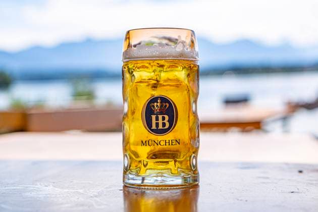 Ein Glas Helles auf einem Biertisch Murnau *** A glass of Helles on a beer table Murnau