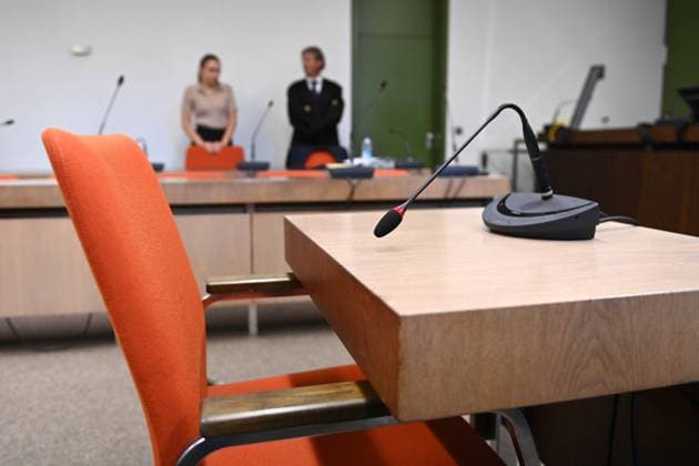 Entertainment Themen der Woche KW38 Hi:Strafverteidiger Rechtsanwalt Dr. Leonard WALISCHEWSKI -der Platz des nicht erschienenen Jerome Boateng bleibt leer. Revisionsverfahren gegen Jerome B. wegen vorsaetzlicher Koerperverletzung vor dem Bayerischen Obersten Landesgericht OLG II am 21.09.2023, *** Hi criminal defense lawyer Dr Leonard WALISCHEWSKI the place of the non-appearing Jerome Boateng remains empty appeal proceedings against Jerome B for pre-meditated bodily harm before the Bavarian Supreme Court OLG II on 21 09 2023,