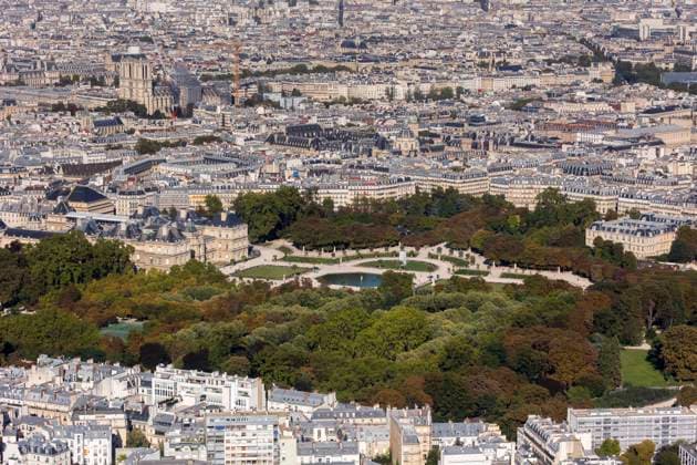 Paris, France September 7, 2023 - View Of Paris - View of the Luxembourg Gardens VUE DE PARIS, PANORAMA, CITYSCAPE, ARCHITECTURE, VILLE, URBANISME, PAYSAGE URBAIN, JARDIN DU LUXEMBOURG, SENAT, POLITIQUE, INSTITUTIONS, PALAIS DE LA REPUBLIQUE, DEMOCRATIE, ARBRES, PARC, RIVE GAUCHE, IMMOBILIER, RIVE GAUCHE, NATURE A PARIS, ESPACES VERTS  Copyright: xVincentxIsorex