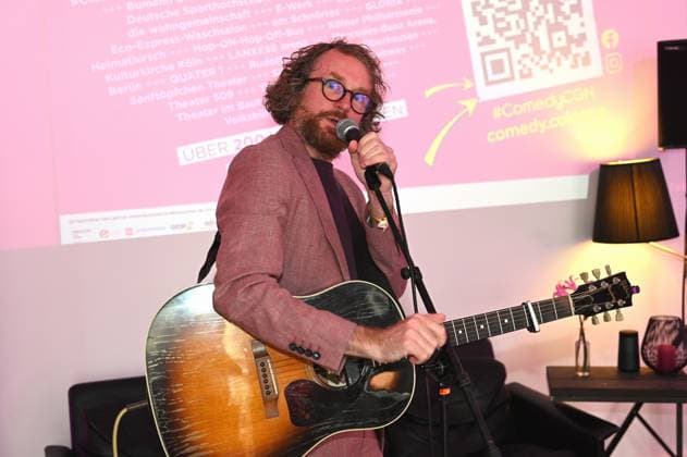 Comedian Friedemann Weise posiert bei der Vorstellung des Programm des Cologne Comedy Festival 2023. Deutschlands größtes Comedyfestival startet am 26.10.2023