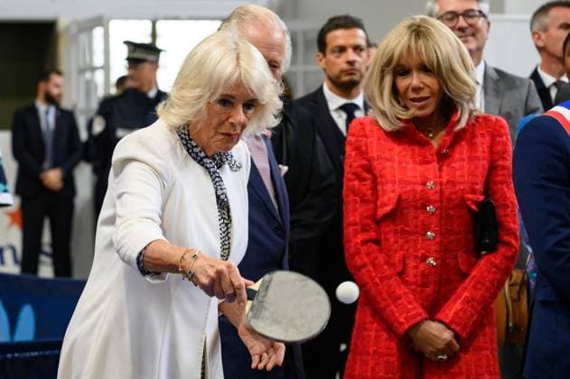 Entertainment Themen der Woche KW38 Entertainment Bilder des Tages King Charles Visit To France - Visit To Saint-Denis Queen Camilla and Brigitte Macron during a visit to a local youth sports association in Saint-Denis, Paris, France on September 21, 2023, on day two of the state visit to France. Photo by Eric Tschaen Pool ABACAPRESS.COM Saint Denis France  Copyright: xTschaenxEric Pool ABACAx 868675_006 TschaenxEric Pool ABACAx 868675_006